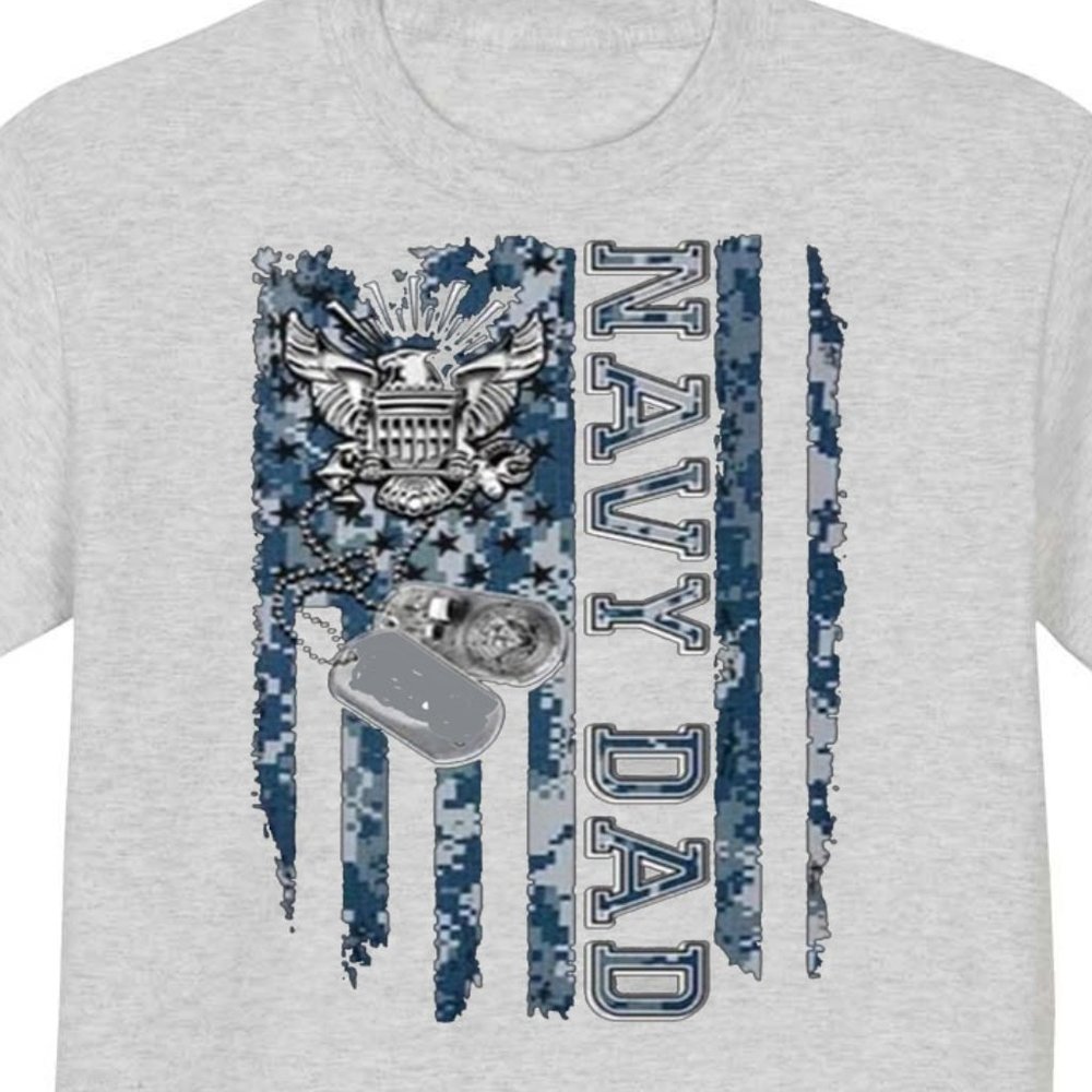 NAVY DAD, PUT YOUR NAME IN DOG TAG, MENS GREY TEE ALL SIZES T 1993